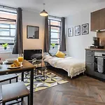 Stunning Apt For Contractors, Professionals Business Needs & Family Trips