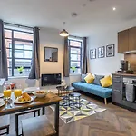 Stunning Apt For Contractors, Professionals Business Needs & Family Trips