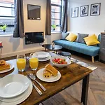Stunning Apt For Contractors, Professionals Business Needs & Family Trips