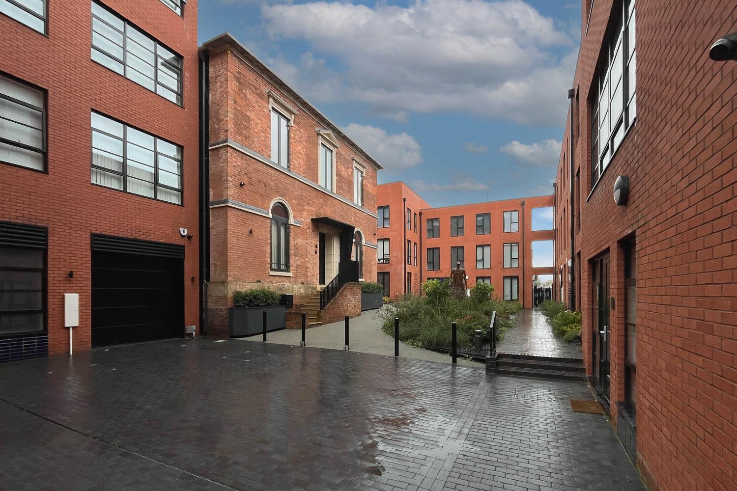 Stunning For Contractors, Professionals Business Needs & Family Trips Birmingham