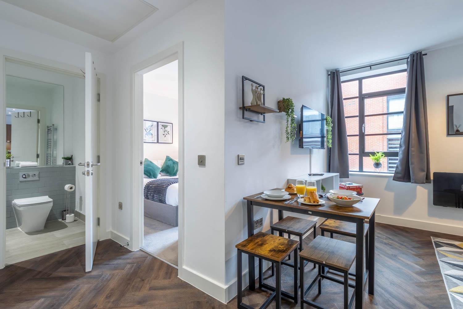 Apartment Stunning For Contractors, Professionals Business Needs & Family Trips *