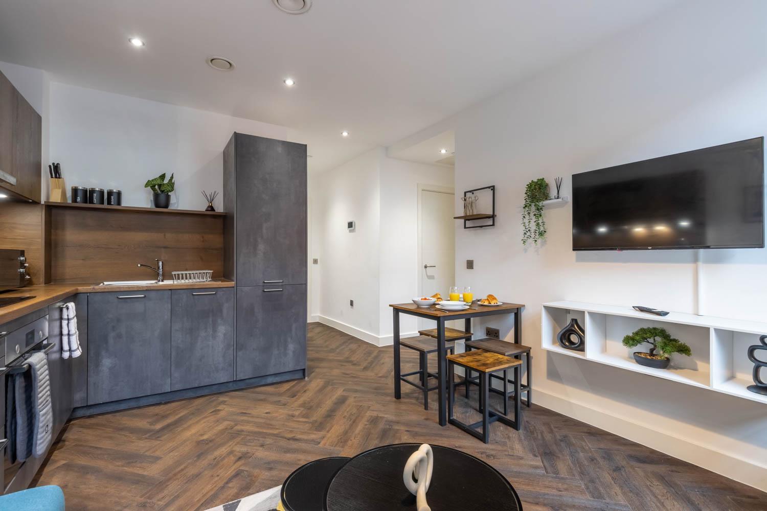 Apartment Stunning For Contractors, Professionals Business Needs & Family Trips *